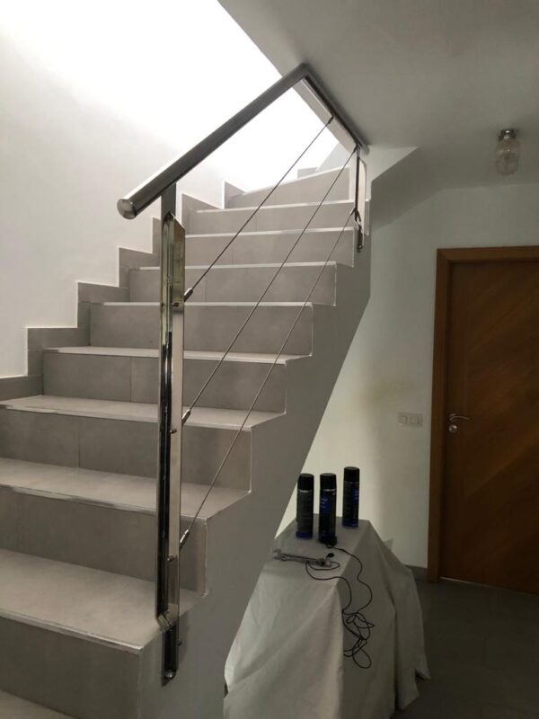Fabricación e instalación de barandilla